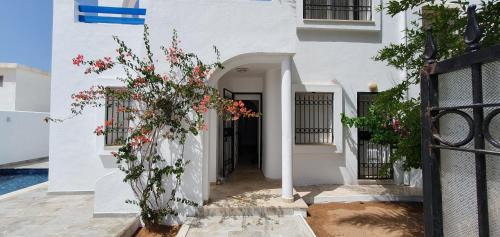 Playa Sidi Mehrez Villa | Relaxing Eden Villa with Oceanfront Views and Pool Access