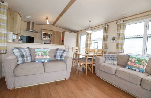 Par Cottage | Pet-Friendly EDEN WAY 45: Cozy Cottage with Pool in Par