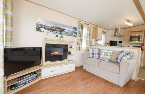 Par Cottage | Pet-Friendly EDEN WAY 45: Cozy Cottage with Pool in Par