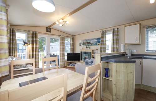 Par Cottage | Pet-Friendly EDEN WAY 45: Cozy Cottage with Pool in Par