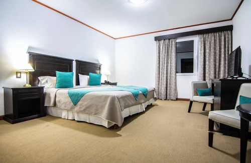 Macrozona Bahia Redonda y Primeros Faldeos Hotel | Relaxing Edenia Punta Soberana with Pool and Spa Amenities