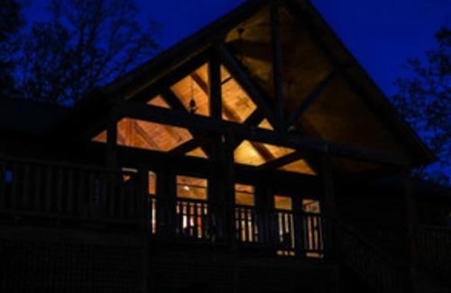 Stanley Cabin | Family-Friendly Getaway at Edensview Cabin Retreat
