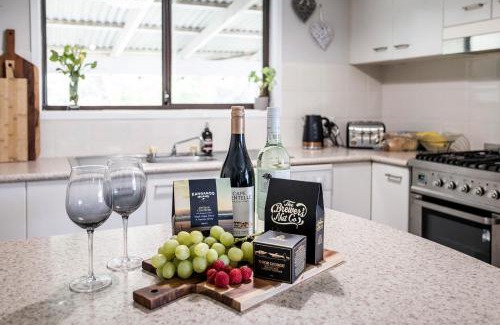 Parkes House | Peaceful EdenValley with Manicured Gardens & Fire Pit