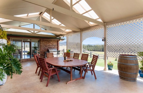 Quorrobolong House | Experience Edenview: 6BR Farm Stay in Hunter Valley