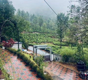 Valparai Hotel | Elegant Edenvilla: Pet-Friendly 5-Star Retreat with Breakfast
