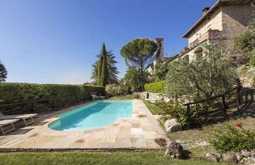 Castel San Gimignano Apartment | Relaxing Edera Apartment in Picturesque San Gimignano