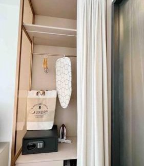 Pattaya Bay Apartment | Discover Edge Central Pattaya BJ: Family-Friendly Retreat