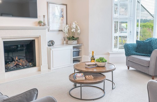 Bowness-on-Windermere Cottage | Edge Mere Apartment: Perfect Family Retreat for 4 Guests