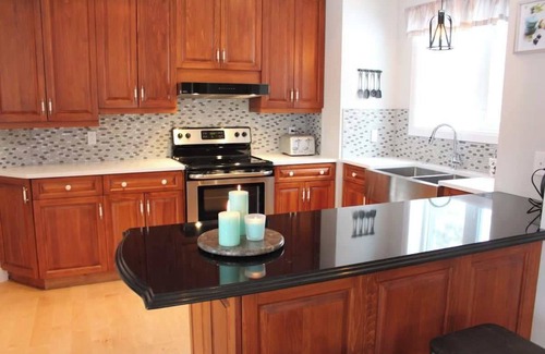 Stanstead Township Ski Chalet | Serene Edge of Lake Lovering - Spa & Hot Tub Retreat