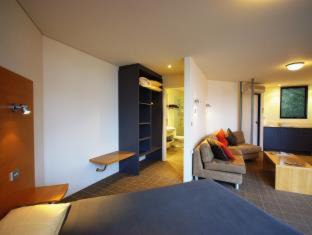 Coles Bay Resort | Relaxing Edge of the Bay Resort with Private Beach Access