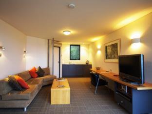Coles Bay Resort | Relaxing Edge of the Bay Resort with Private Beach Access
