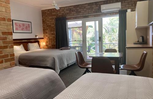 Margaret River Hotel | Discover Edge Of The Forest Motel: Oceanfront Retreat