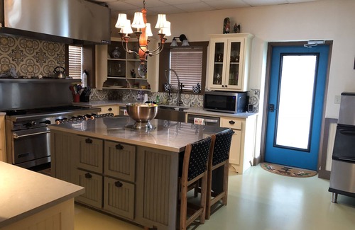 Pawnee Cabin | Discover Edge of the Wild Horse Desert Lodge - 10/10 Rated