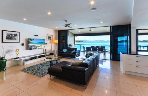 Hamilton Island Apartment | Cozy Edge Waterfront Apartments with Ocean View & Pool