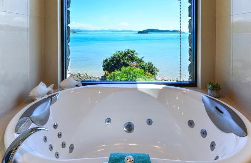 Hamilton Island Apartment | Cozy Edge Waterfront Apartments with Ocean View & Pool