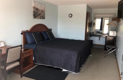 New Lisbon Hotel | Experience Comfort at Edge Of The Woods Motel - Rated 9/10