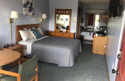 New Lisbon Hotel | Experience Comfort at Edge Of The Woods Motel - Rated 9/10