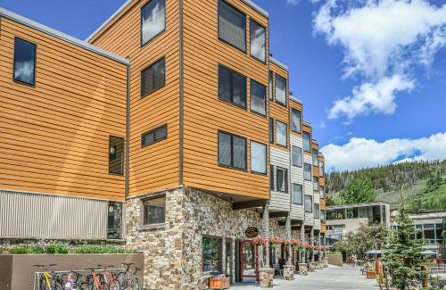 Lakeside Village House | Edgewater 1436: Family-Friendly Retreat with Pool & Hot Tub