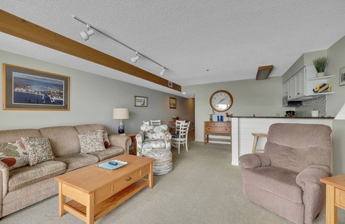 Charlevoix Condo | Top-Rated Edgewater Inn Condo with Pool and Spa Amenities