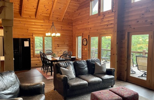 Sylvan Shores Cabin | Edgewater Lodge: Waterfront 4BR Cabin with Spa & Views