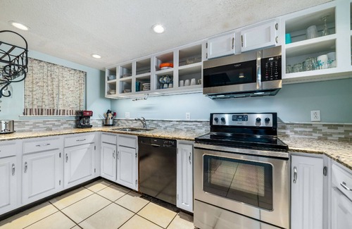 Gulf Shores Condo | Edgewater West 23: Oceanfront Pool & Daily Free Activities