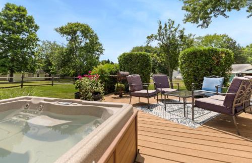 Selby-on-the-Bay House | Discover the Edgewatermayo Getaway with Hot Tub & Pet Friendly