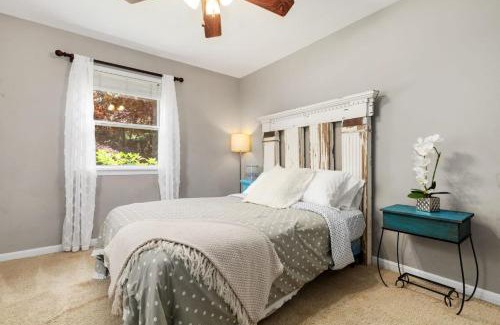 Selby-on-the-Bay House | Discover the Edgewatermayo Getaway with Hot Tub & Pet Friendly