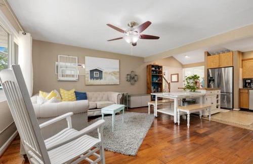 Selby-on-the-Bay House | Discover the Edgewatermayo Getaway with Hot Tub & Pet Friendly