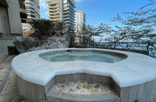 El Rodadero Apartment | Discover Edificio El Peñón del Rodadero with Ocean Views