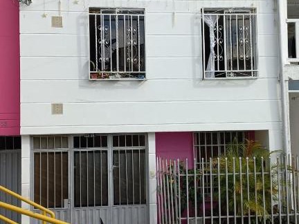 Bucaramanga House | Budget-Friendly Stay at Edificio Kotoko Barrio Caldas
