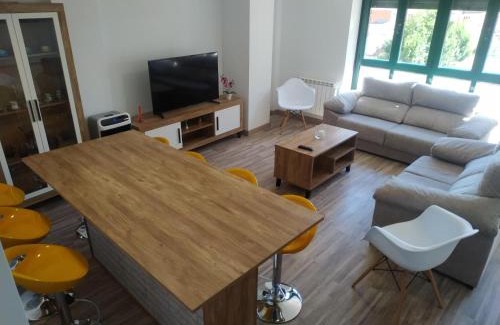 Astorga Apartment | Experience Edificio Valles del Lúpulo with Hot Tub & Breakfast