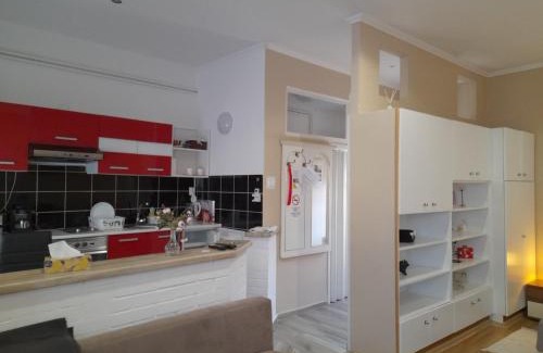 Satoraljaujhely Apartment | Edina Apartman: Family-Friendly Stay with Breakfast Included
