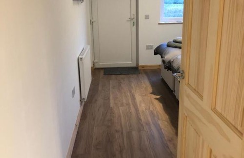 Strathcarron Apartment | Discover Edindoune: Pet-Friendly with Breakfast & Hot Tub