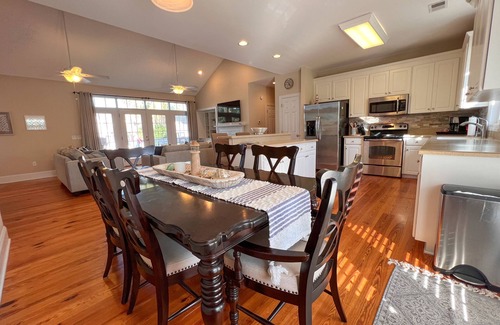 Ocean Ridge House | Edisto Beach House with Golf Cart & Pool, Rated 10/10!