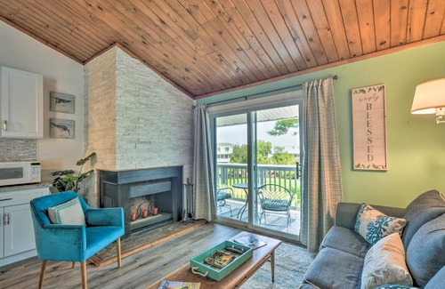 Ocean Ridge Apartment | Idyllic Edisto Island Condo with Balcony & Golf Course Views