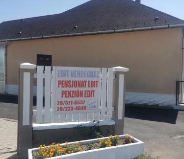 Tiszaujvaros House | Pet-Friendly Edit Vendégház with Breakfast and Family Perks