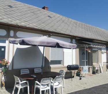 Tiszaujvaros House | Pet-Friendly Edit Vendégház with Breakfast and Family Perks