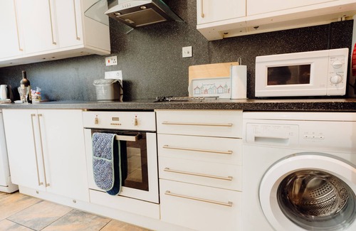 Saundersfoot House | Edith Cottage: Oceanfront Retreat in Saundersfoot