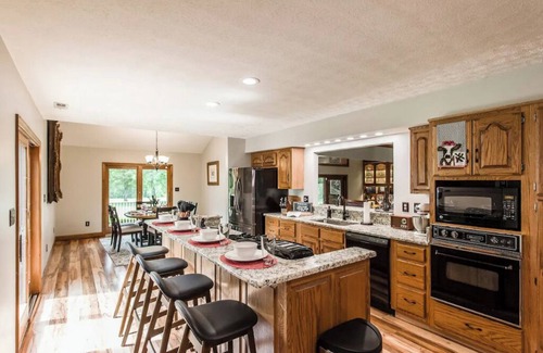 Gallatin House | Edith's Farm: Idyllic Countryside Retreat with Scenic Views