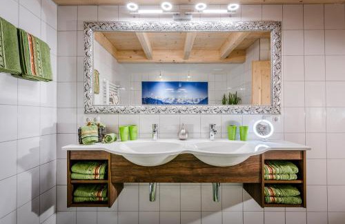 Obing Apartment | Discover Edlmann-Hof: Pet-Friendly Oceanfront Retreat