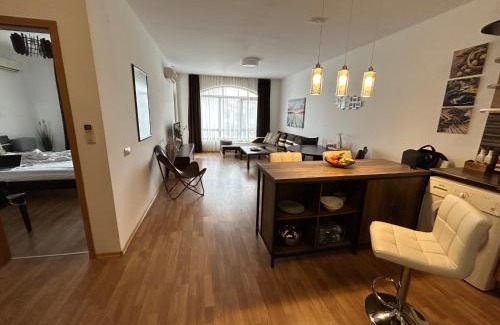 Aheloy Apartment | Edmond Apartment: Oceanfront Retreat with Free Highspeed Wi-Fi