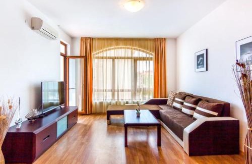Aheloy Apartment | Edmond Apartment: Oceanfront Retreat with Free Highspeed Wi-Fi