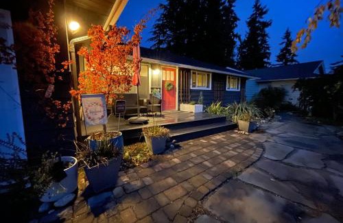 Esperance House | Discover Edmonds Magic Garden: Family-Friendly Retreat