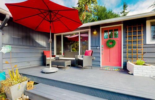 Esperance House | Discover Edmonds Magic Garden: Family-Friendly Retreat