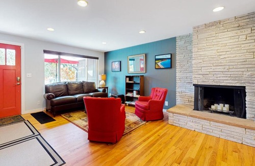 Esperance House | Discover Edmonds Magic Garden: Family-Friendly Retreat