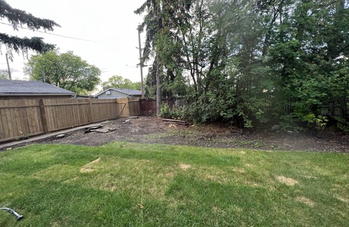 Jasper Place House | Inviting Edmonton Long Stay with Fenced Yard and Hammock