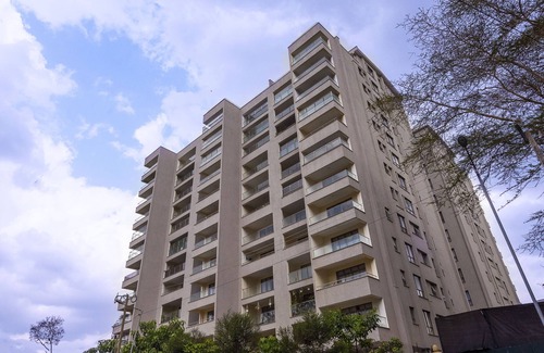Lavington Apartment | Experience Edmor Premier Suites: 4-Star Stay with Pool & Breakfast