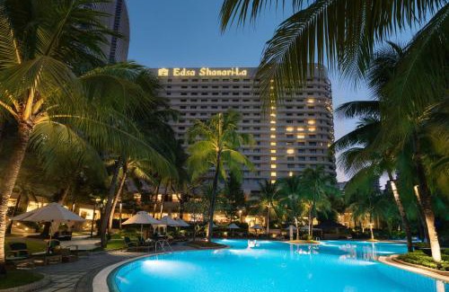 Wack-Wack Greenhills Hotel | Elegant Edsa Shangri-La, Manila with Pool & Breakfast