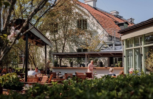 Edsberg Apartment | Discover Hotell Seglet: Pet-Friendly with Oceanfront Views