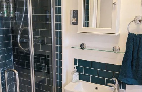 Lewes House | Cozy Edward's Burrow: Guest Rated 9/10 with Kitchenette